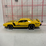 Yellow 71 Plymouth Road Runner V5294 2011 Hot Wheels Car Diecast Car