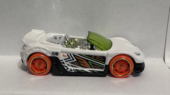 White Trak-Tune 2014 Hot Wheels Diecast Car