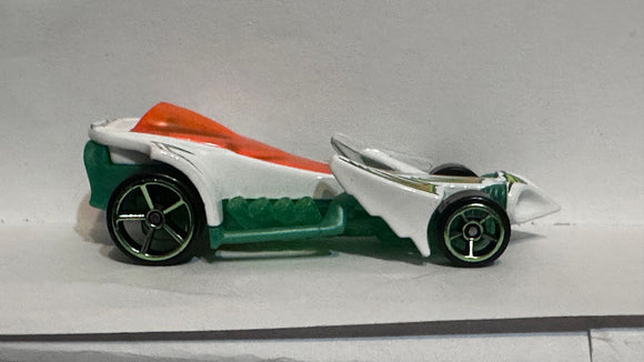 White Preying Menace ©2017 Hot Wheels Diecast Car