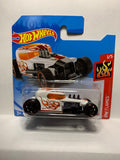 White Mod Rod HW Flames GTC12 M521 2018 Short Card Hot Wheels Diecast Car