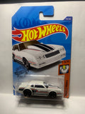 White '86 Monte Carlo SS Muscle Mania GHG07 M7C6 2018 Long Card Hot Wheels Diecast Car