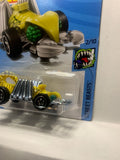 Yellow Eevil Weevil Street Beasts FYD43 D7C3 2017 Long Card Hot Wheels Diecast Car