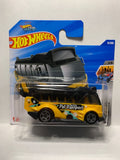 Yellow Pet Transport Kowloon'D Hypervan HW Metro HYX75 N521 2024 Short Card Hot Wheels Diecast Car
