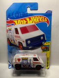 White King of Hearts Super Van HW Art Cars GHC21 D7C5 2018 Long Card Hot Wheels Diecast Car