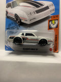 White '86 Monte Carlo SS Muscle Mania GHG07 M7C6 2018 Long Card Hot Wheels Diecast Car