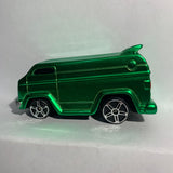 Green Vantasy Maisto Diecast Car