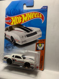 White '86 Monte Carlo SS Muscle Mania GHG07 M7C6 2018 Long Card Hot Wheels Diecast Car