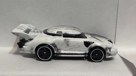 White Damaged Stormtrooper Star Wars CGW43 2014 Hot Wheels Diecast Car