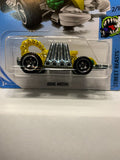 Yellow Eevil Weevil Street Beasts FYD43 D7C3 2017 Long Card Hot Wheels Diecast Car