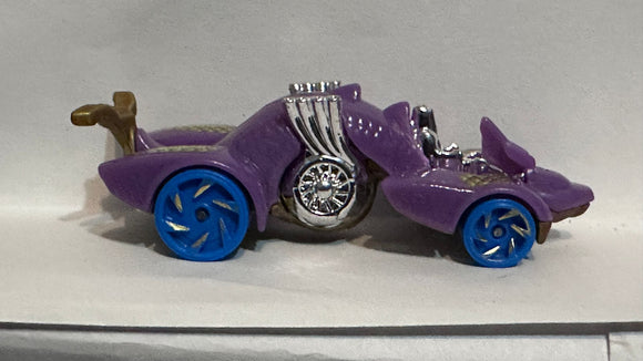 Purple Knight Draggin BDC86 ©2013 Hot Wheels Diecast Car