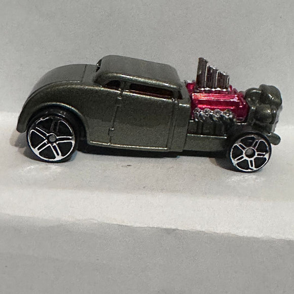 Grey Knuckle Dragger  Maisto Diecast Car