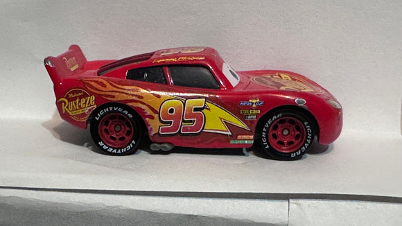 Red Lightning Mcqueen DXV32 Disney Pixar CARS Diecast Car