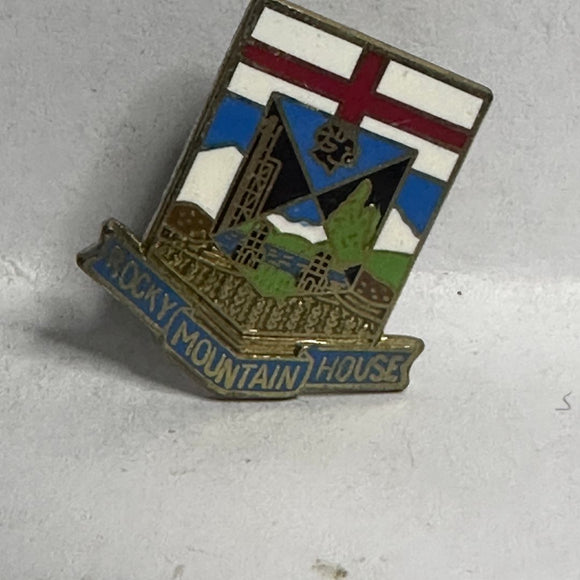 Rocky Mountain House Crest Emblem Alberta  Lapel Pin
