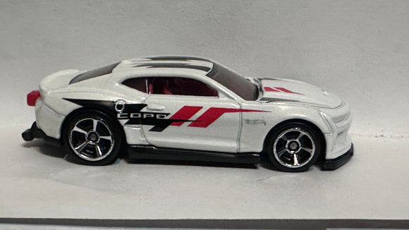 White 2018 COPO Camaro FY869 ©2018 Hot Wheels Diecast Car
