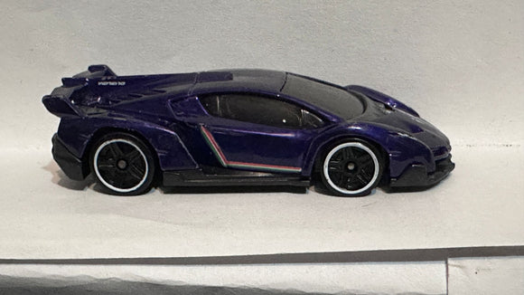 Purple Lamborghini Veneno ©2013 Hot Wheels Diecast Car