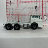 White Cabouer Semi-Truck Yatming Diecast Car