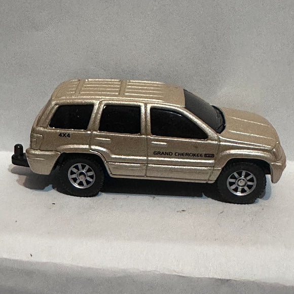 Silver Grand Cherokee 4x4 1999 Jeep Maisto Diecast Car