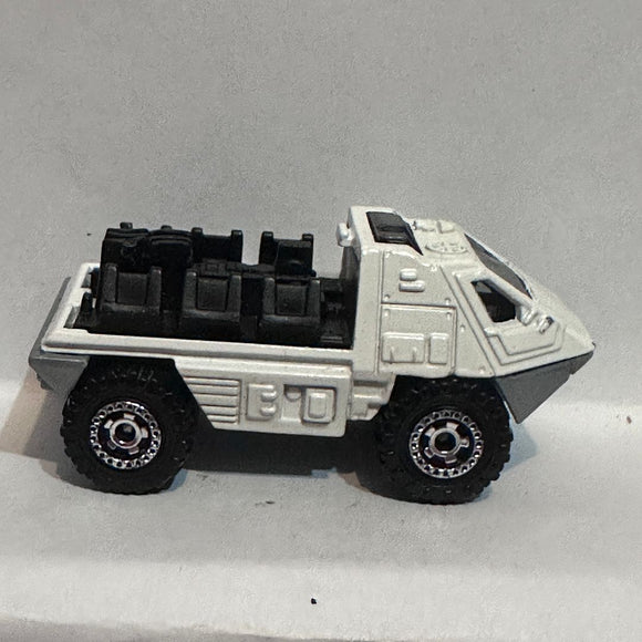 White Armored Response Vehicle 92256 MB 510 2000 Matchbox Diecast Car