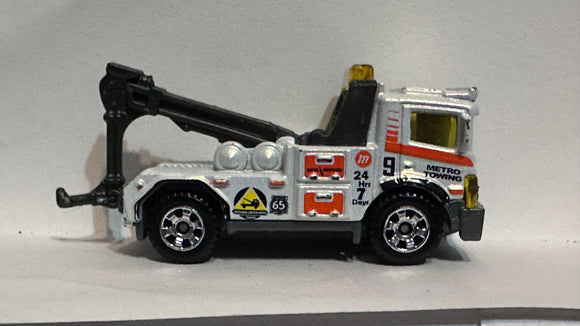 White Metro Towing Urban Tow Truck MB937 ©2011 2013 Matchbox Diecast Car