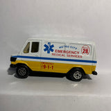 White Metro City EMS Mercedes Benz Van 307D Maisto Diecast Car