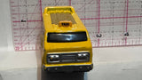 Yellow Cruisin Taxi Vantasy Maisto Diecast Car