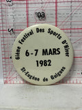 6 ieme Festival Des Sports D'Hiver 1982 St Eugene de Guiques  Button Pinback