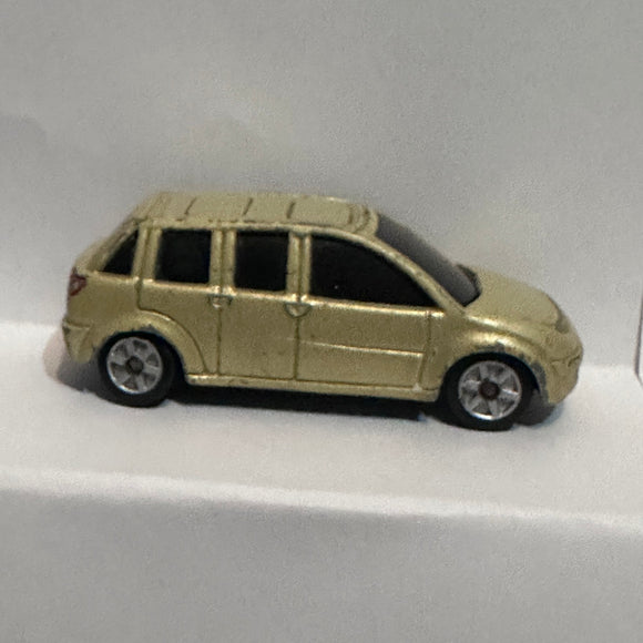 Yellow 2000 Saturn Maisto Diecast Car
