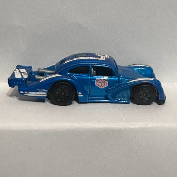 Blue Urban Outlaw Volkswagen Kafer Racer DTW93 ©2016 Hot Wheels Diecast Car