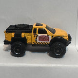 Yellow Gordon Outfitters Truck Questor Y0496 ©2013 Matchbox Diecast Car