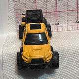 Yellow Gordon Outfitters Truck Questor Y0496 ©2013 Matchbox Diecast Car