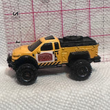 Yellow Gordon Outfitters Truck Questor Y0496 ©2013 Matchbox Diecast Car