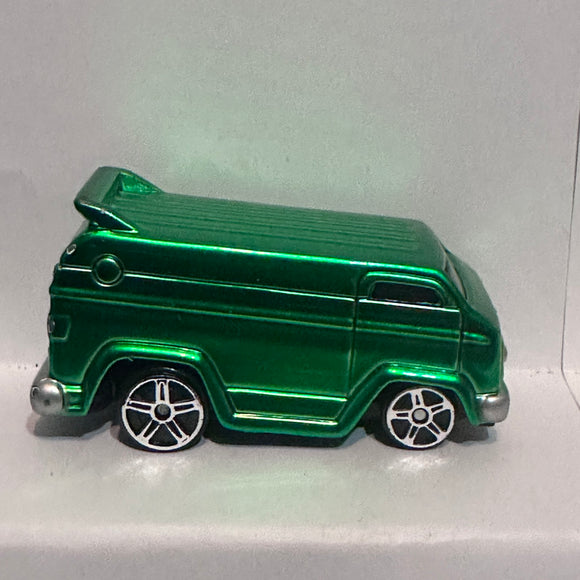 Green Vantasy Van  Maisto Diecast Car