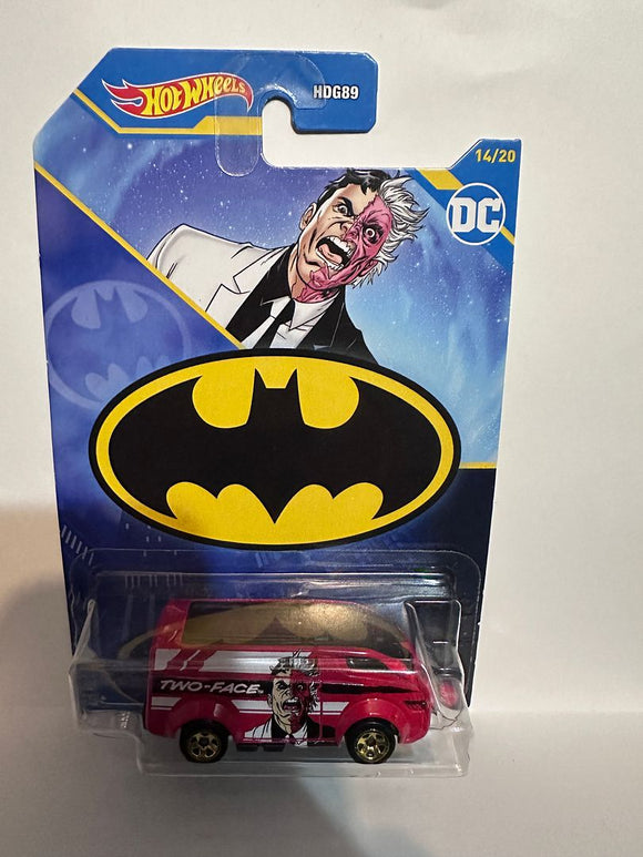 Red Two Face The Vanster Batman DC 14/20 HLK64 ©2021 Hot Wheels Diecast Car