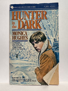Hunter in the Dark Monica Hughes © 1984 Young Adult Book Paperback