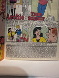 # 124 Archie's Double Digest  © 2001 Archie Digest Magazine Book Paperback