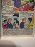 # 40 Archie's Pals N Gals Double Digest  © 1999 Archie Digest Magazine Book Paperback