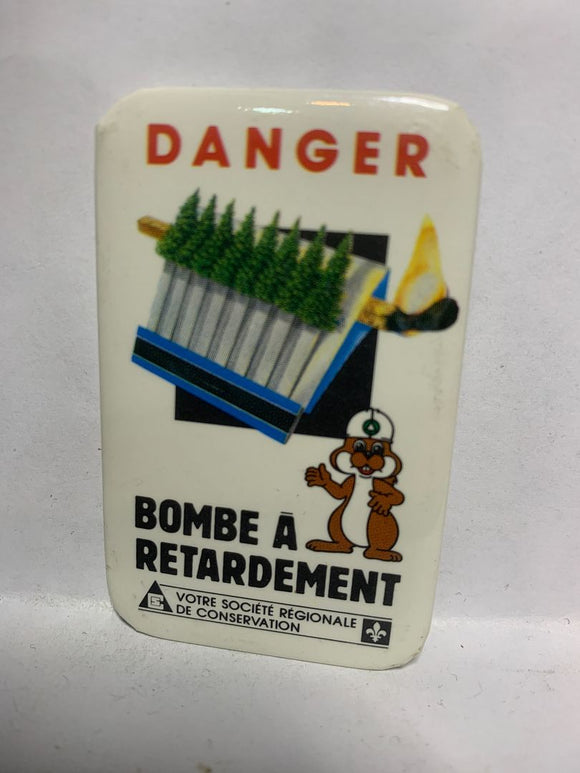 Danger Bombe a Retardement   Button Pinback