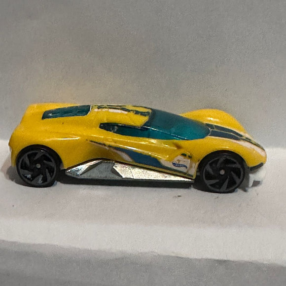 Yellow Crescendo DTX04 2016 Hot Wheels Diecast Car