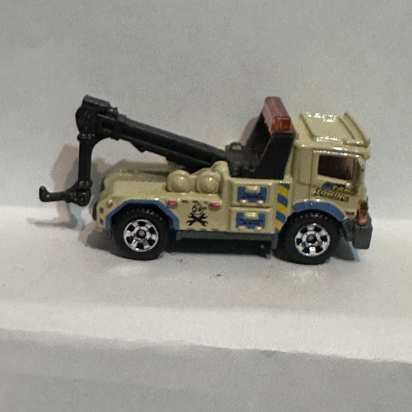 Tan Urban Tow Truck MB937 2013 Matchbox Diecast Car