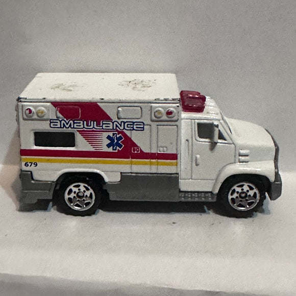 White Ambulance MB679 2005 Matchbox Diecast Car