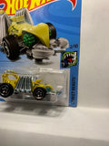 Yellow Eevil Weevil Street Beasts FYD43 D7C3 2017 Long Card Hot Wheels Diecast Car