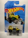 Yellow Eevil Weevil Street Beasts FYD43 D7C3 2017 Long Card Hot Wheels Diecast Car