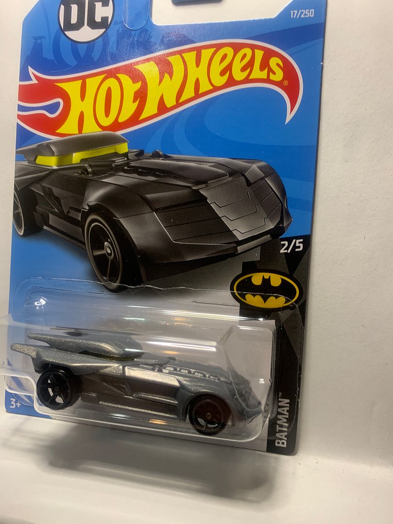 Silver Batmobile Batman FYF60 D7C3 2017 Long Card Hot Wheels Diecast C ...