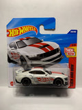 White Ford Mustang Dark Horse Then and Now JBB34 N521 G1 2025 Short Card Hot Wheels Diecast Car