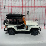 White Jeep Wrangler 1998 MB486 Jungle Tours Matchbox Diecast Car