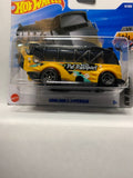 Yellow Pet Transport Kowloon'D Hypervan HW Metro HYX75 N521 2024 Short Card Hot Wheels Diecast Car