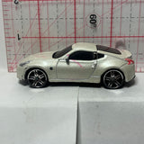 White   2009 Nissan 370Z Painted Maisto Car Diecast Car
