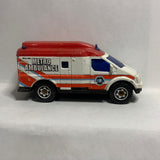White Red Metro Ambulance 2003 Matchbox Emergency Diecast Car