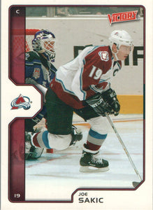 #53 Joe Sakic Colorado Avalanche 2002 03 Upper Deck Victory Hockey Card