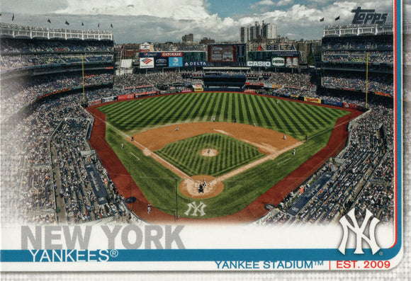 #47 Yankee Stadium New York Yankees 2019 Topps Series 1 Baseball Card EAE